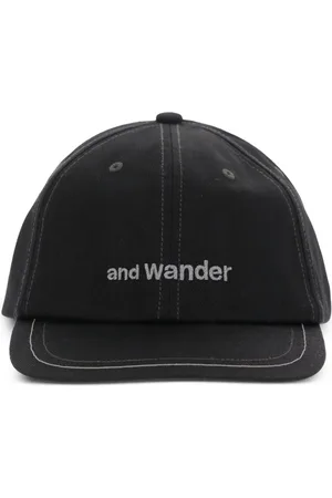 and wander Logo