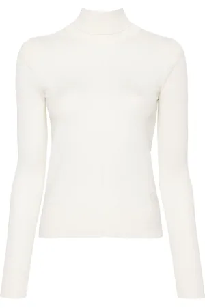Chloé Coltrui met geborduurd logo