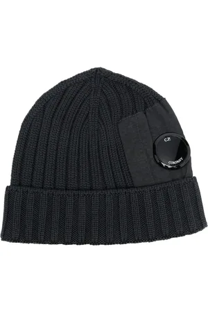 C.P. Company Muts met logoplakkaat