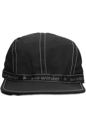 and wander Logo