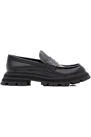 Alexander McQueen Loafers - Wander leather loafers in
