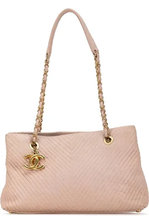 CHANEL Shoppers - 2015-2016 Large Chevron Calfskin Surpique Tote in
