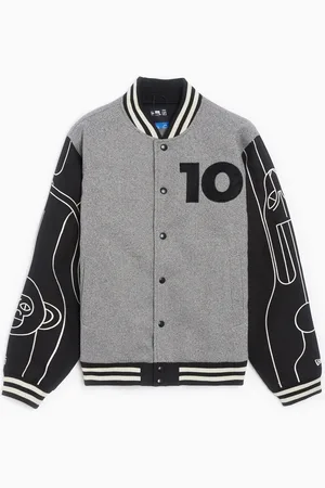 New Era X FOOTDISTRICT 10th Anniversary Unisex Varsity Jacket Ref. 13081983 Kleur Maat XS