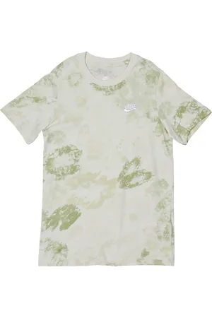 Nike Club Aop Unisex T-shirts - Groen - Maat: 147 - 158 CM - Foot Locker
