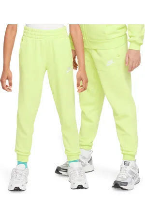 Nike Club Unisex Broeken - Geel - Maat: 128 - 137 CM - Foot Locker