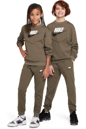 Nike Sportswear Unisex Trainingspakken - Olijf - Maat: 128 - 137 CM - Katoen Jersey - Foot Locker