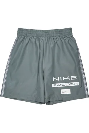 Nike Swoosh Unisex Korte Broeken - Grijs - Maat: 122 - 128 CM - Poly Woven - Foot Locker