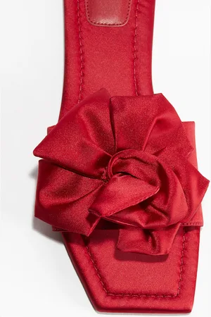 H&M Satijnen slippers met applicatie