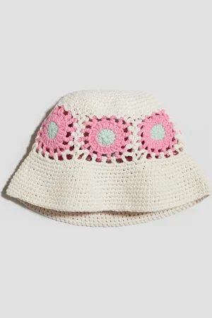 H&M Buckethat met gehaakte look