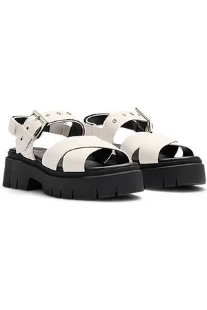 HUGO BOSS Suède sandalen met gespbandje en robuuste zool