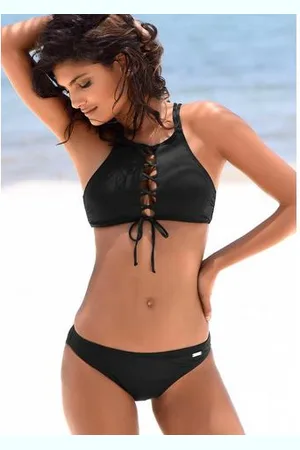 Bench Bustierbikinitop Perfect met geraffineerde vetersluiting