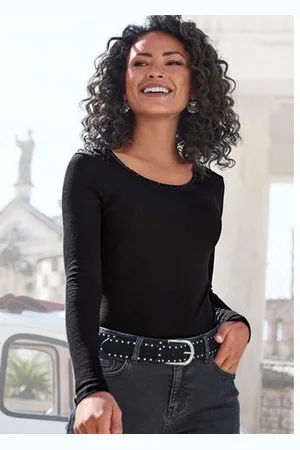 Lascana Shirt met lange mouwen Met fijne kant bij de hals van zachte viscose-ribkwaliteit (1-delig)