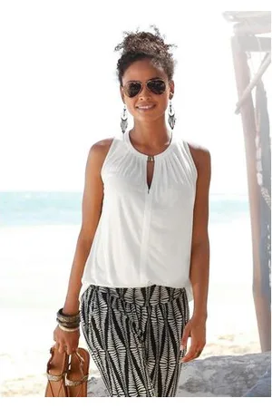 Lascana Tanktop met decoratief accessoire, casual blusentop, elegant