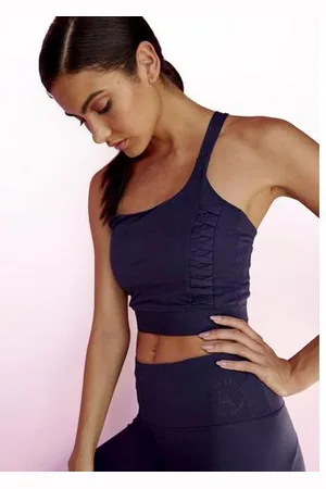 Lascana Crop-top Met gekruiste bandjes Sporttop met gekruiste bandjes en ronde hals