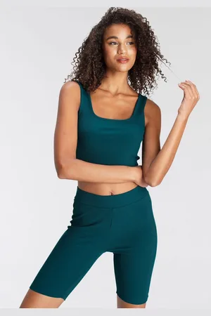 Lascana Shortama bestaat uit top en shorts van ribmateriaal, homewear-set