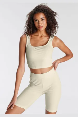 Lascana Shortama bestaat uit top en shorts van ribmateriaal, homewear-set