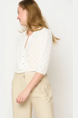 LolaLiza T-shirt met broderie anglaise