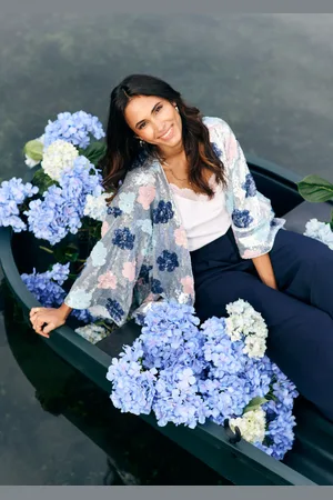 LolaLiza Fluwelen kimono met bloemen pailletten