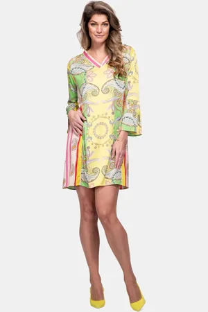 MUCHO GUSTO Jurk Palau Geel met Groene Paisley