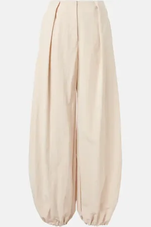 Jacquemus Calisson pleated mid-rise wide-leg pants