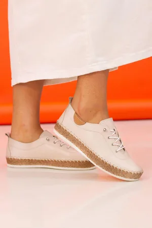 Lunar Evie Cream Lea. Plimsoll ShoesEU 38 (UK 5)