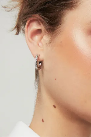 Karen Millen Gold Tone Small Crystal Hoop EarringsEén