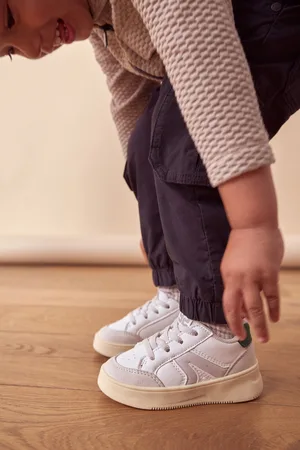 Next Elastische sportschoenenEU 20.5 (UK 4)