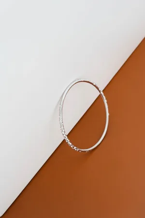 Karen Millen Silver Tone Crystal Sprinkle BangleEén