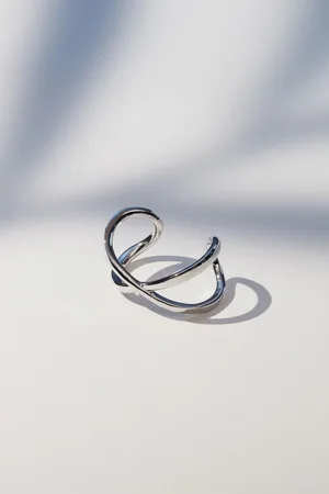 Karen Millen Silver Tone Statement Criss-Cross Cuff BraceletEén