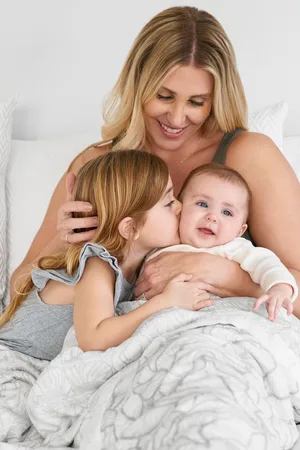 Aden + Anais Dream Silky Soft Muslin Culture Club BlanketEén