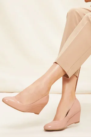 Friends Like These Mid Wedge Round Toe Court Shoeseu37
