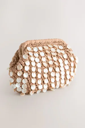 Next Raffia clutch met schelpeen