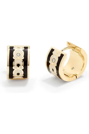 Coach Gold Tone Signature Huggie EarringsEén