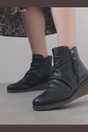 Moda In Pelle Olgar Rouched Wedge Leather Ankle BootsEU 37 (UK 4)