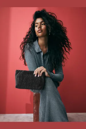 Next Textured Velvet Snap ClutchEén