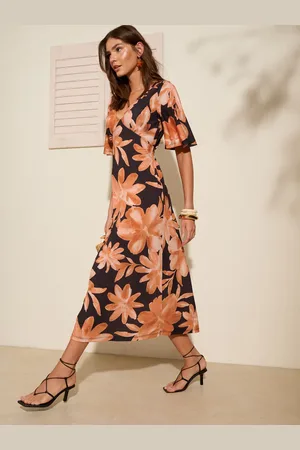 Friends Like These ITY midi-jurk met V-hals en korte fladdermouwen38