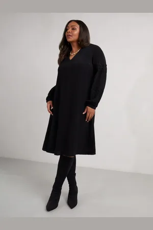 Live Unlimited London Curve Petite Lace Detail Long Sleeve Dress44