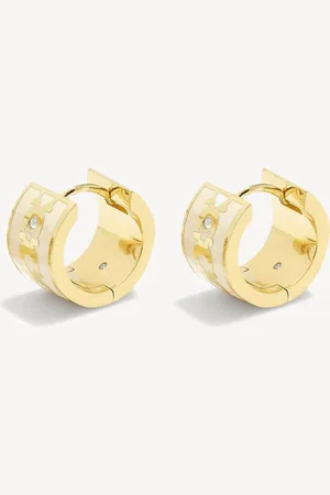Coach Gold Tone Signature Huggie EarringsEén