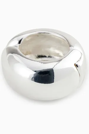 Next Chunky Ear Cuffs Made With Recycled BrassEén