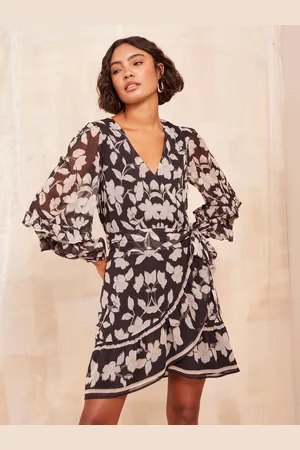 Friends Like These Chiffon mini-wikkeljurk met ruches44