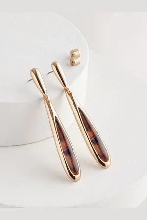 Next Resin Teardrop Earrings Made With Recycled MetalsEén