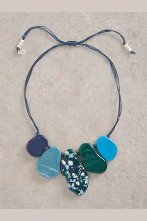 White Stuff Abstract Resin NecklaceEén