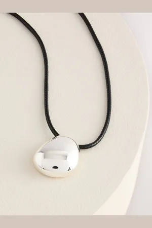Next Geknoopte korte hangerketting gemaakt van gerecycled messingEén