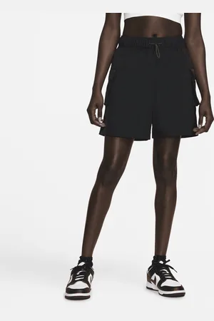 Nike Sportswear Essential Geweven damesshorts met hoge taille