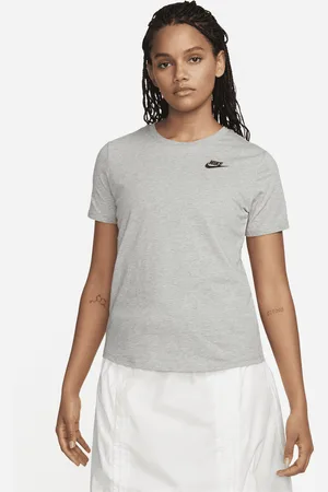 Nike Sportswear Club Essentials T-shirt voor dames