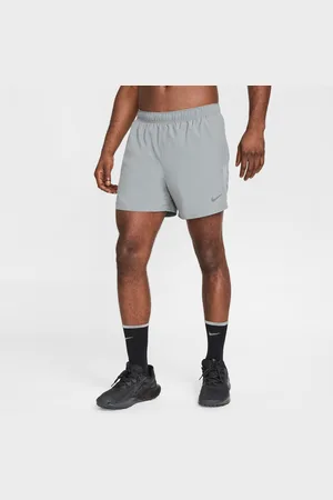 Nike Challenger multifunctionele 2-in-1 herenshorts met Dri-FIT (13 cm)