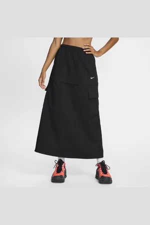Nike Sportswear Essential geweven midi-cargorok met halfhoge taille voor dames
