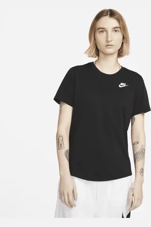 Nike Sportswear Club Essentials T-shirt voor dames