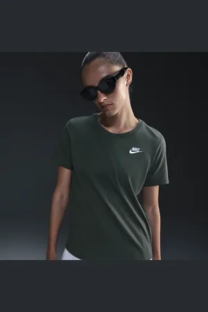 Nike Sportswear Club Essentials T-shirt voor dames