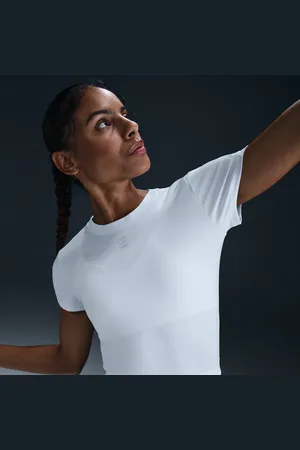 Nike Court Advantage Dri-FIT tennistop met korte mouwen voor dames
